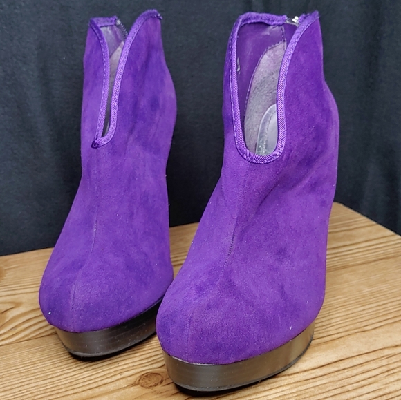 Shoes - Picture 2 of 3